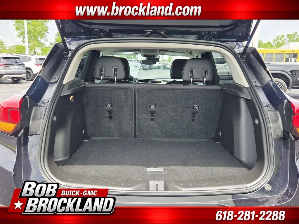 Buick Encore GX Vehicle Full-screen Gallery Image 13