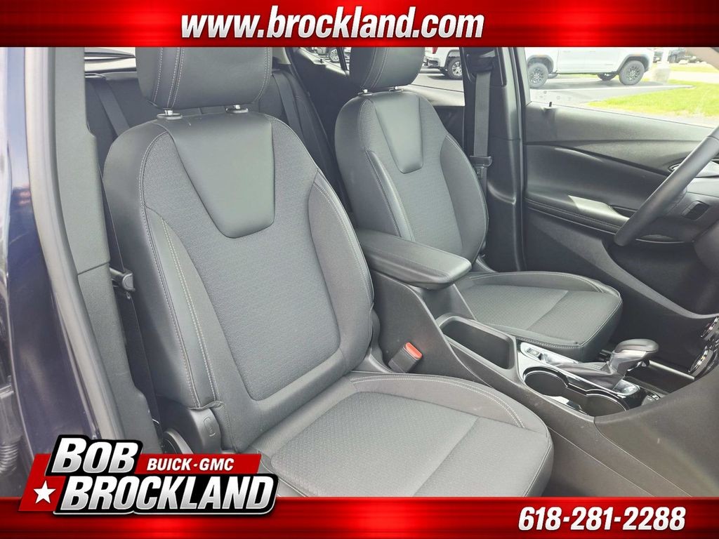Buick Encore GX Vehicle Full-screen Gallery Image 15