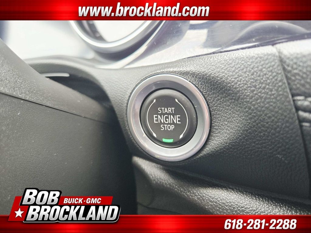 Buick Encore GX Vehicle Full-screen Gallery Image 32