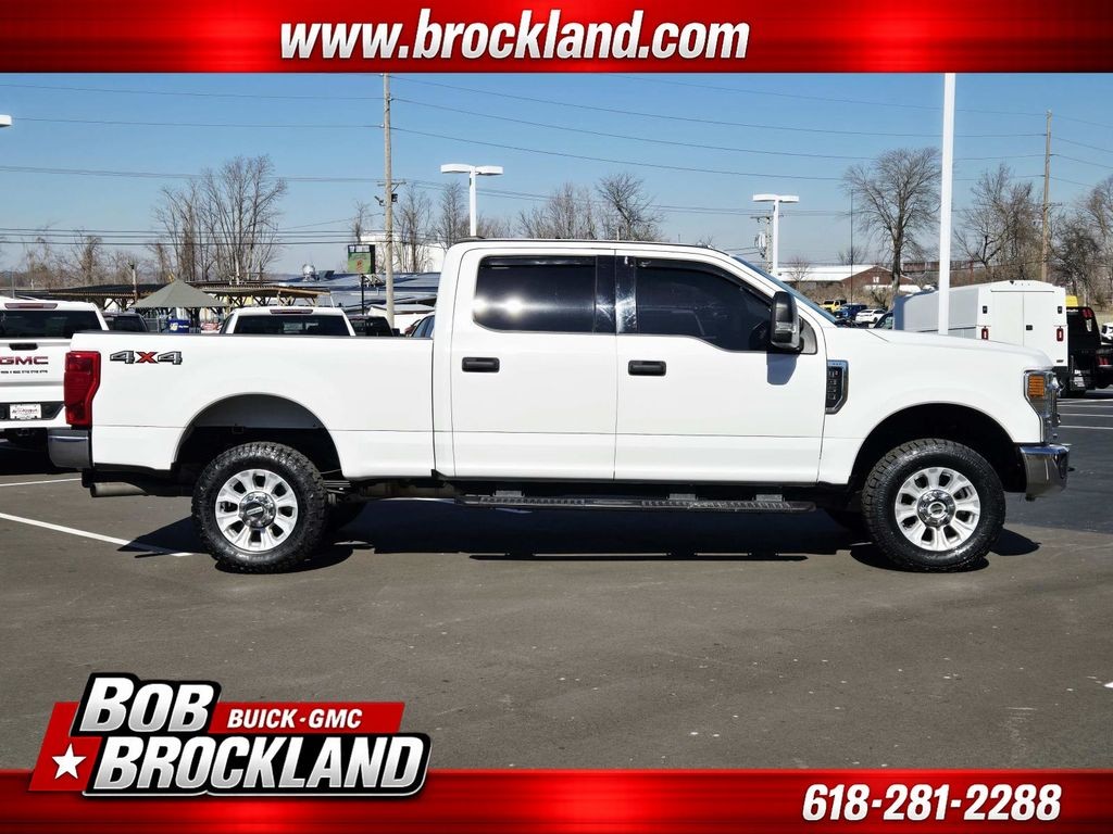 Ford Super Duty F-350 SRW Vehicle Full-screen Gallery Image 02
