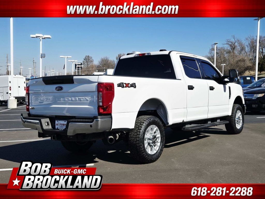 Ford Super Duty F-350 SRW Vehicle Full-screen Gallery Image 03