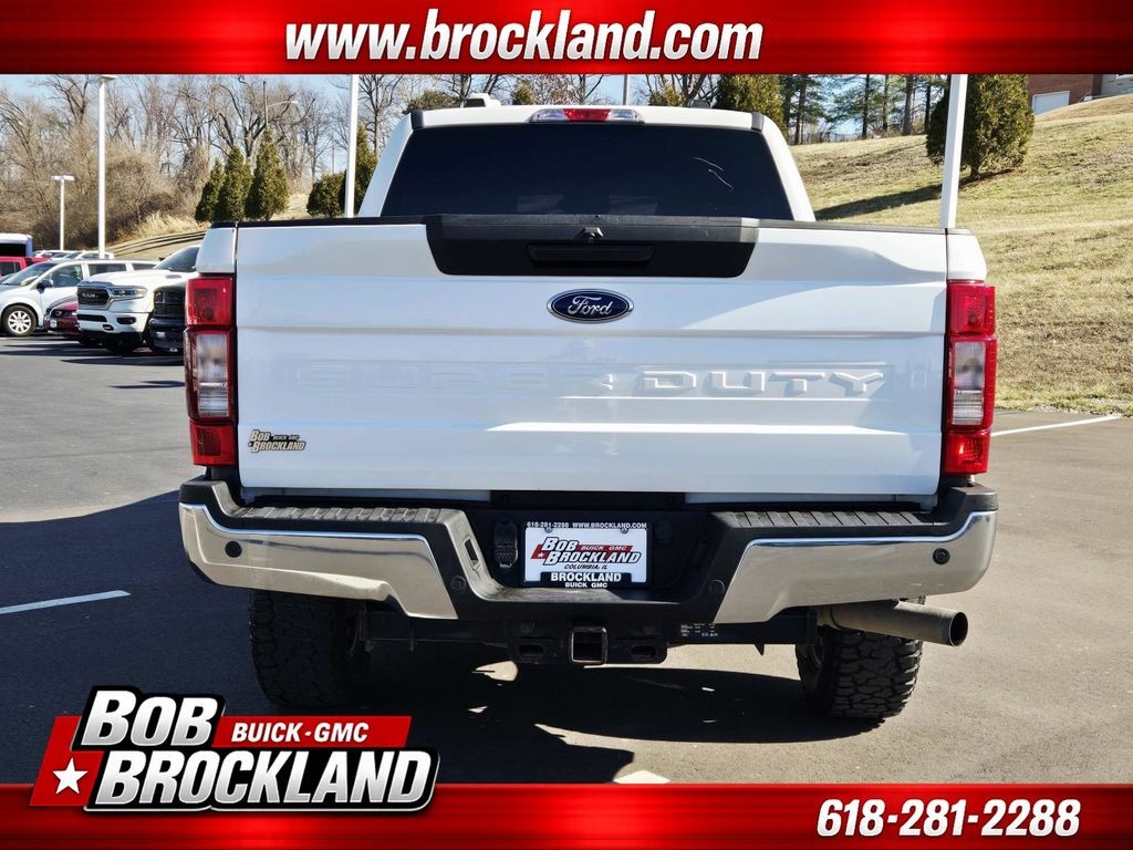 Ford Super Duty F-350 SRW Vehicle Full-screen Gallery Image 04
