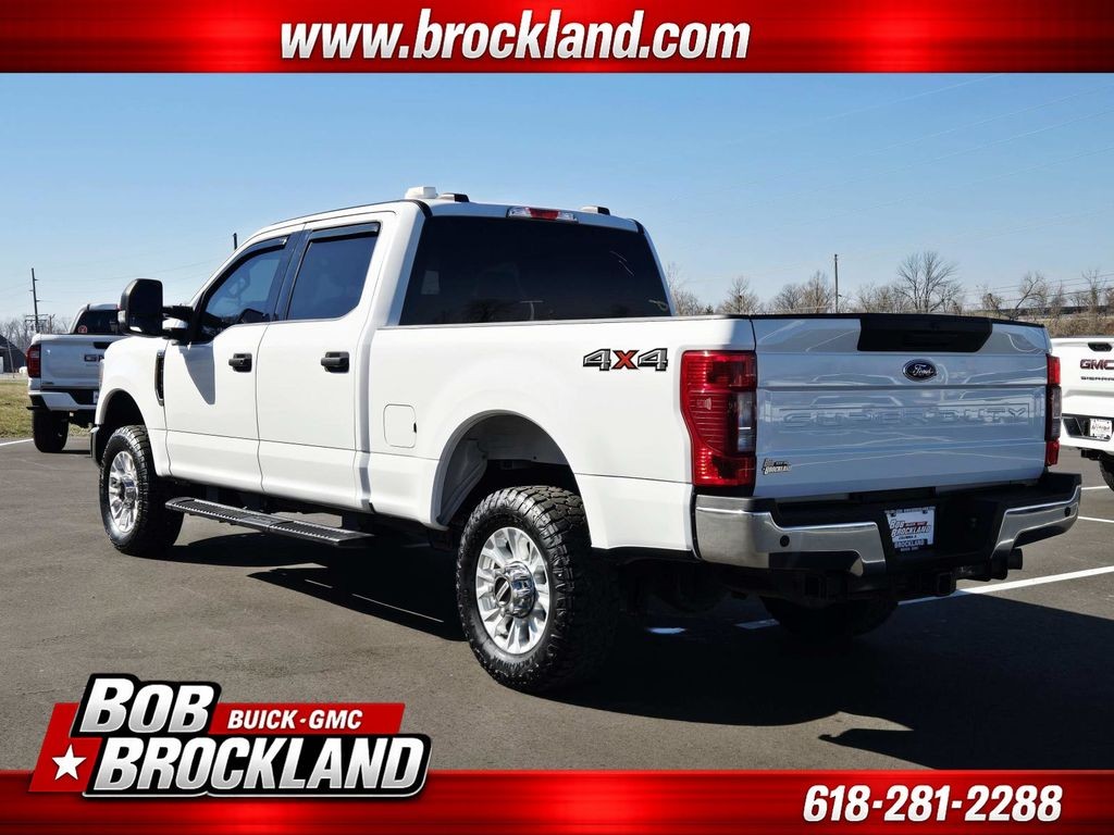 Ford Super Duty F-350 SRW Vehicle Full-screen Gallery Image 05