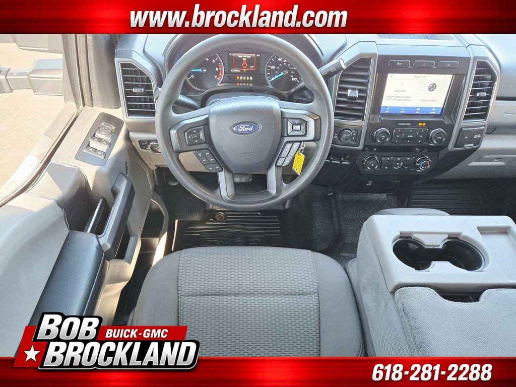 Ford Super Duty F-350 SRW Vehicle Full-screen Gallery Image 10