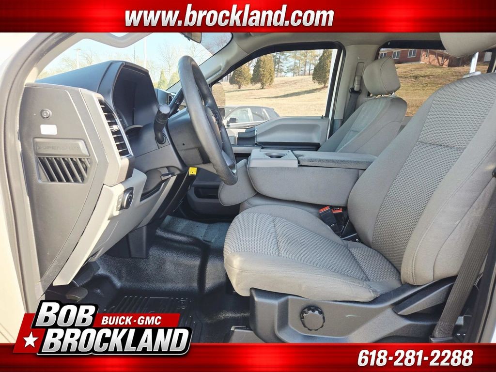 Ford Super Duty F-350 SRW Vehicle Full-screen Gallery Image 11