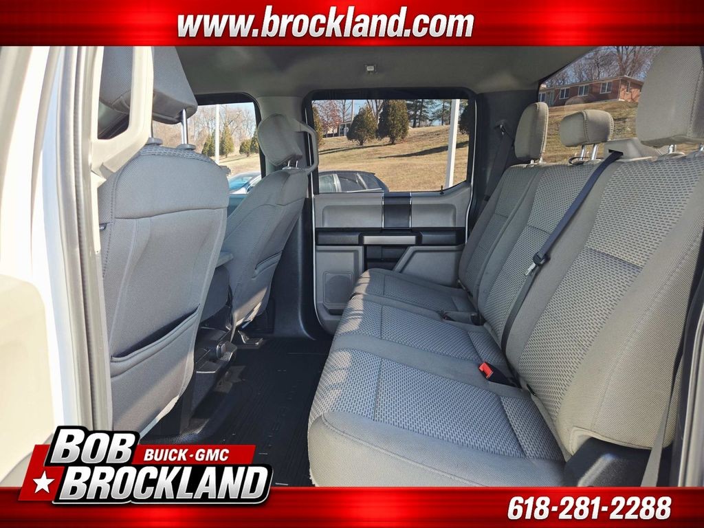 Ford Super Duty F-350 SRW Vehicle Full-screen Gallery Image 12