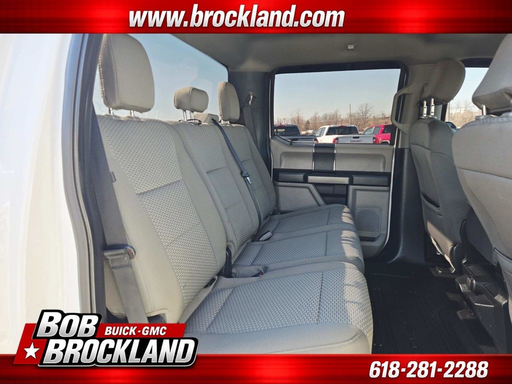 Ford Super Duty F-350 SRW Vehicle Full-screen Gallery Image 15