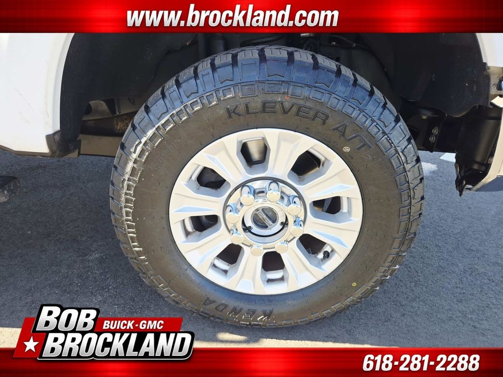 Ford Super Duty F-350 SRW Vehicle Full-screen Gallery Image 18