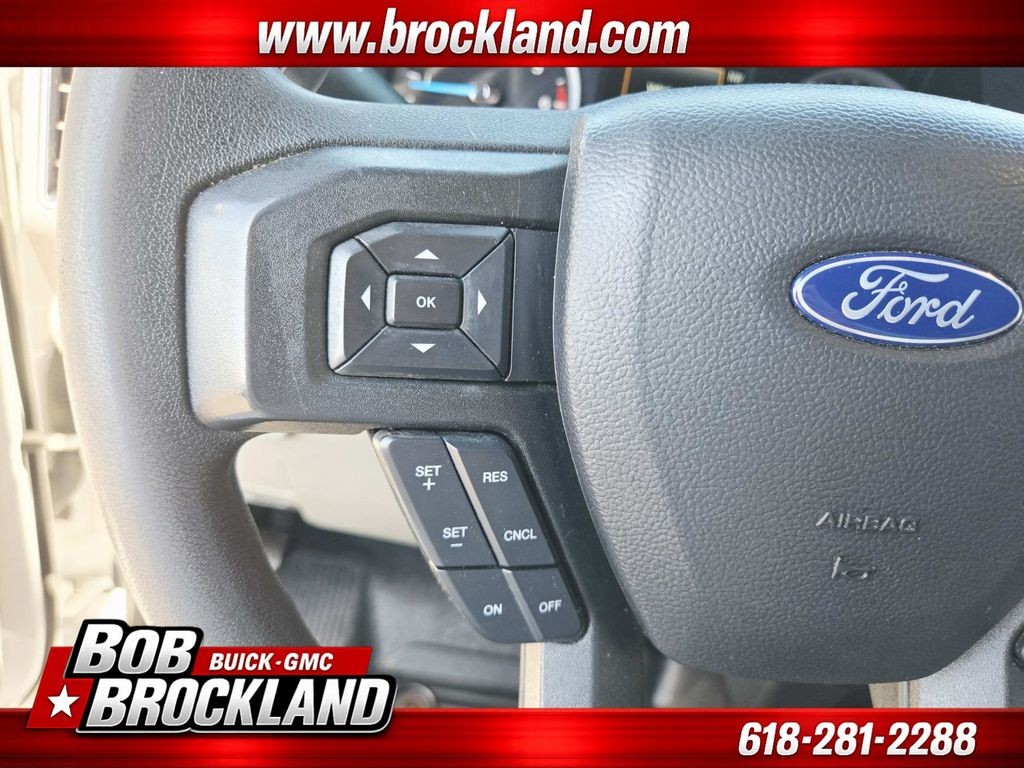 Ford Super Duty F-350 SRW Vehicle Full-screen Gallery Image 21