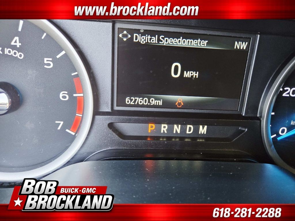 Ford Super Duty F-350 SRW Vehicle Full-screen Gallery Image 24