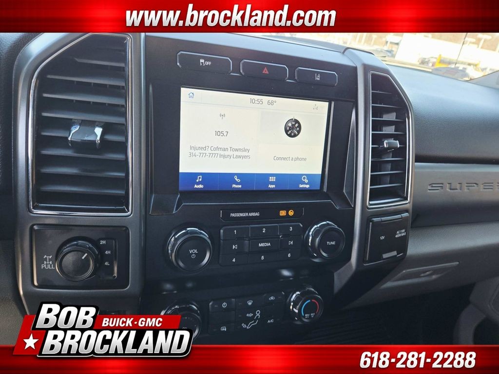 Ford Super Duty F-350 SRW Vehicle Full-screen Gallery Image 26