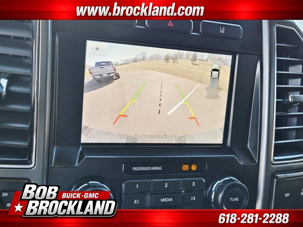Ford Super Duty F-350 SRW Vehicle Full-screen Gallery Image 28