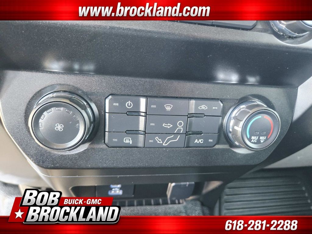 Ford Super Duty F-350 SRW Vehicle Full-screen Gallery Image 29