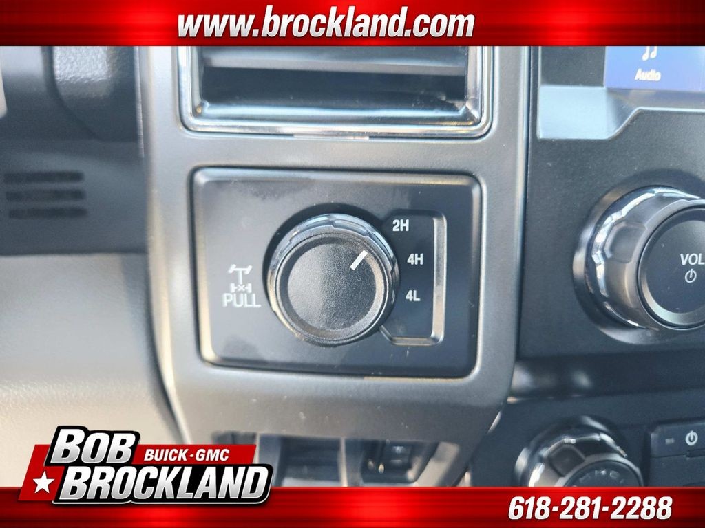 Ford Super Duty F-350 SRW Vehicle Full-screen Gallery Image 30