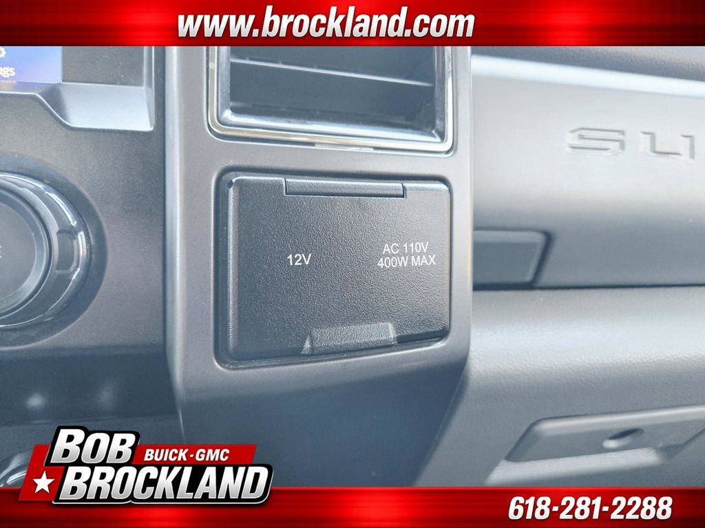 Ford Super Duty F-350 SRW Vehicle Full-screen Gallery Image 32