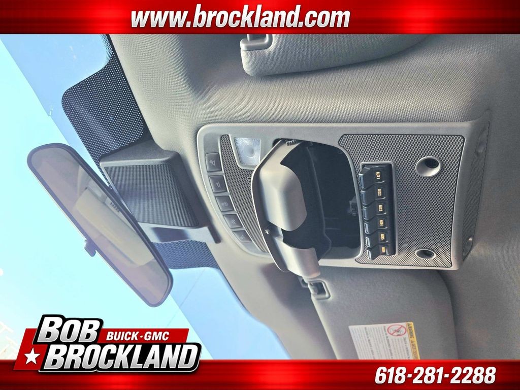Ford Super Duty F-350 SRW Vehicle Full-screen Gallery Image 33