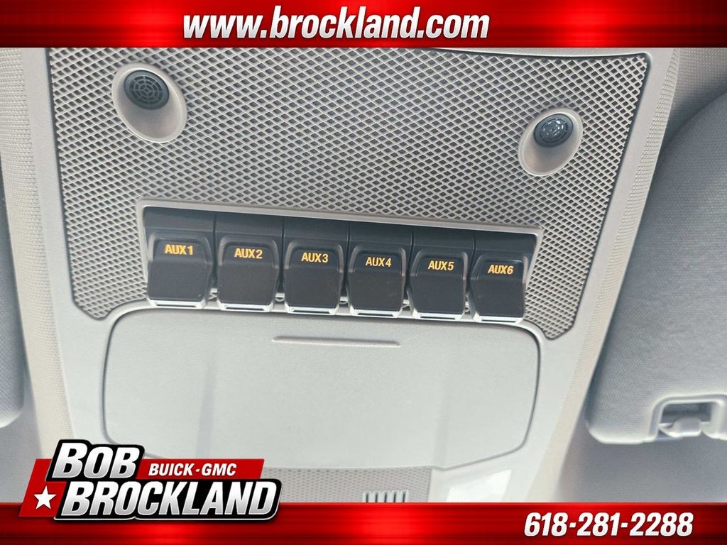Ford Super Duty F-350 SRW Vehicle Full-screen Gallery Image 34