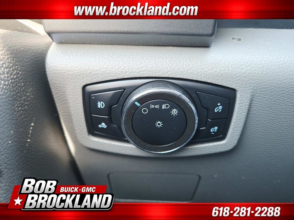Ford Super Duty F-350 SRW Vehicle Full-screen Gallery Image 35