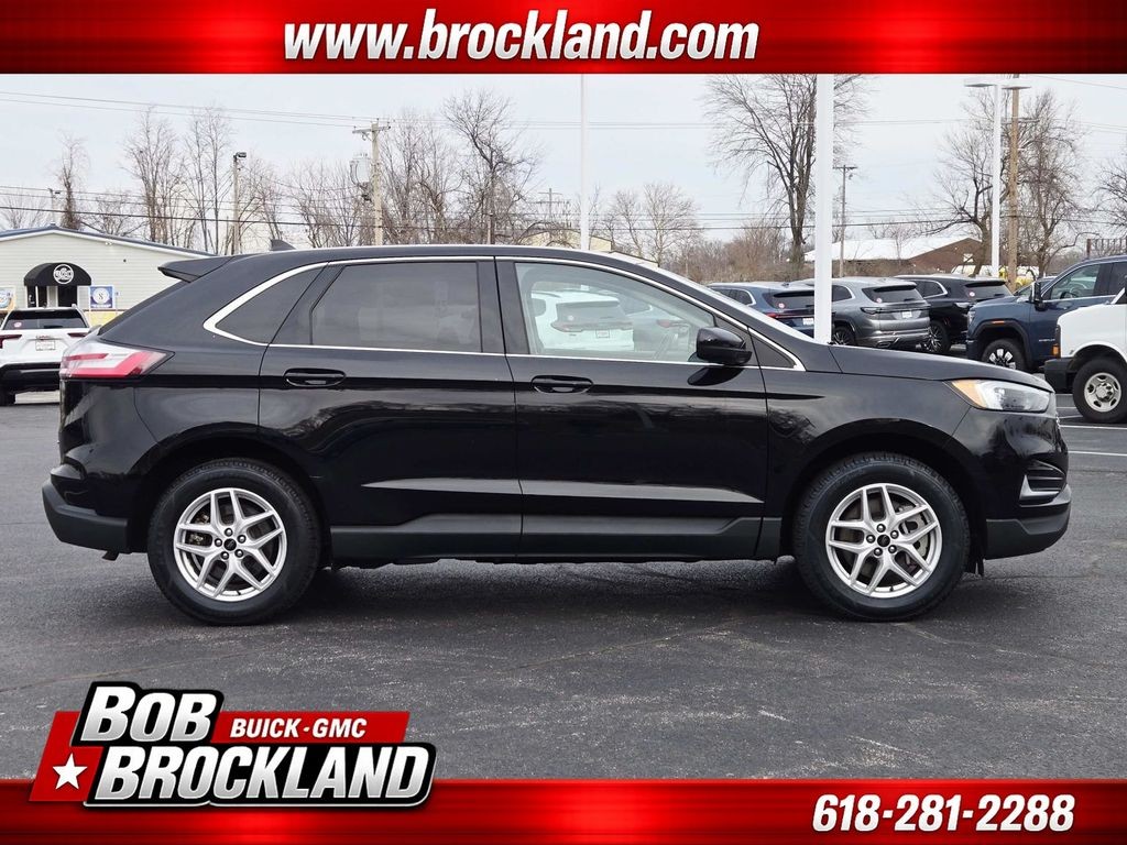 Ford Edge Vehicle Full-screen Gallery Image 02