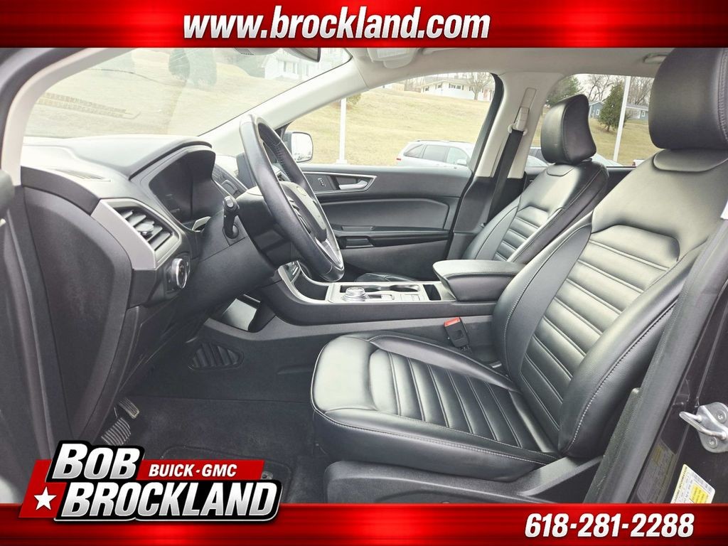 Ford Edge Vehicle Full-screen Gallery Image 11