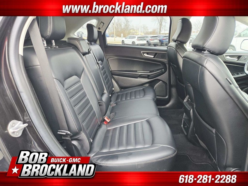 Ford Edge Vehicle Full-screen Gallery Image 14
