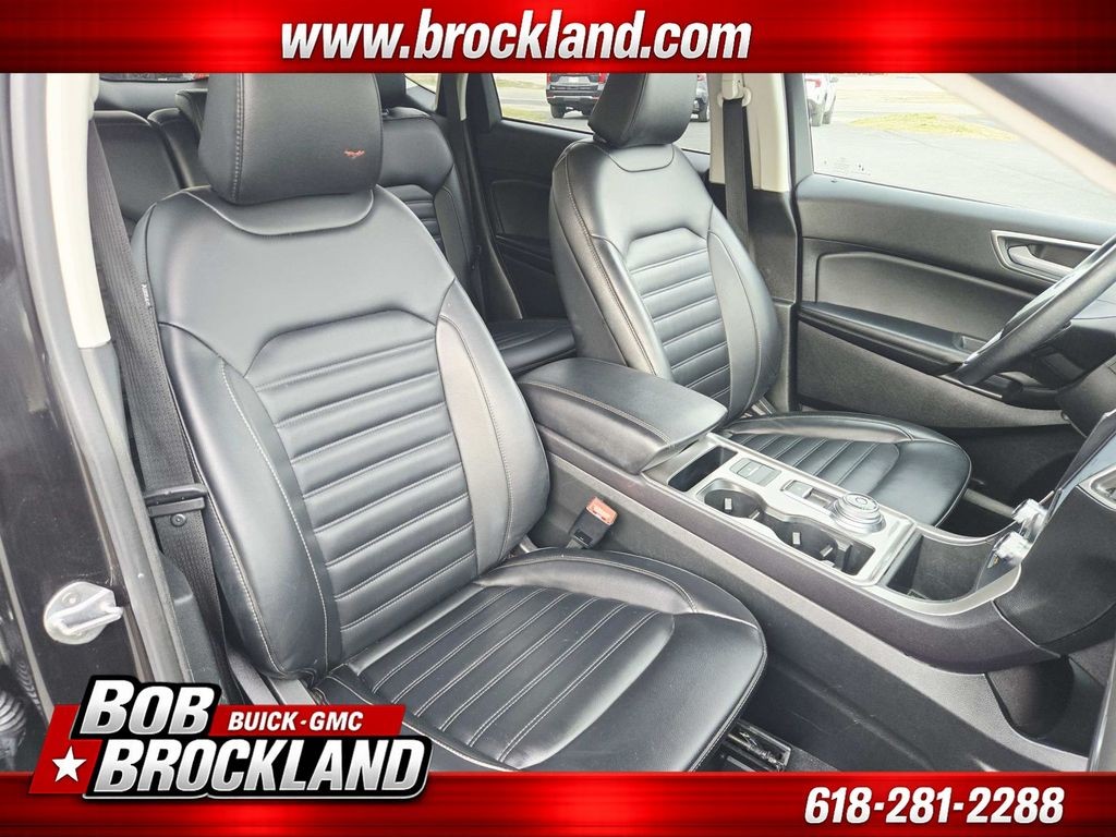 Ford Edge Vehicle Full-screen Gallery Image 15