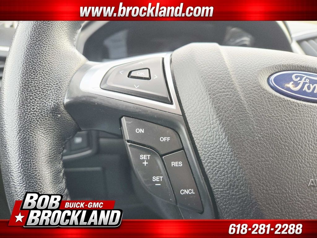 Ford Edge Vehicle Full-screen Gallery Image 19