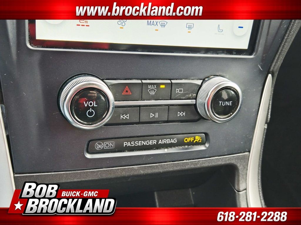 Ford Edge Vehicle Full-screen Gallery Image 28