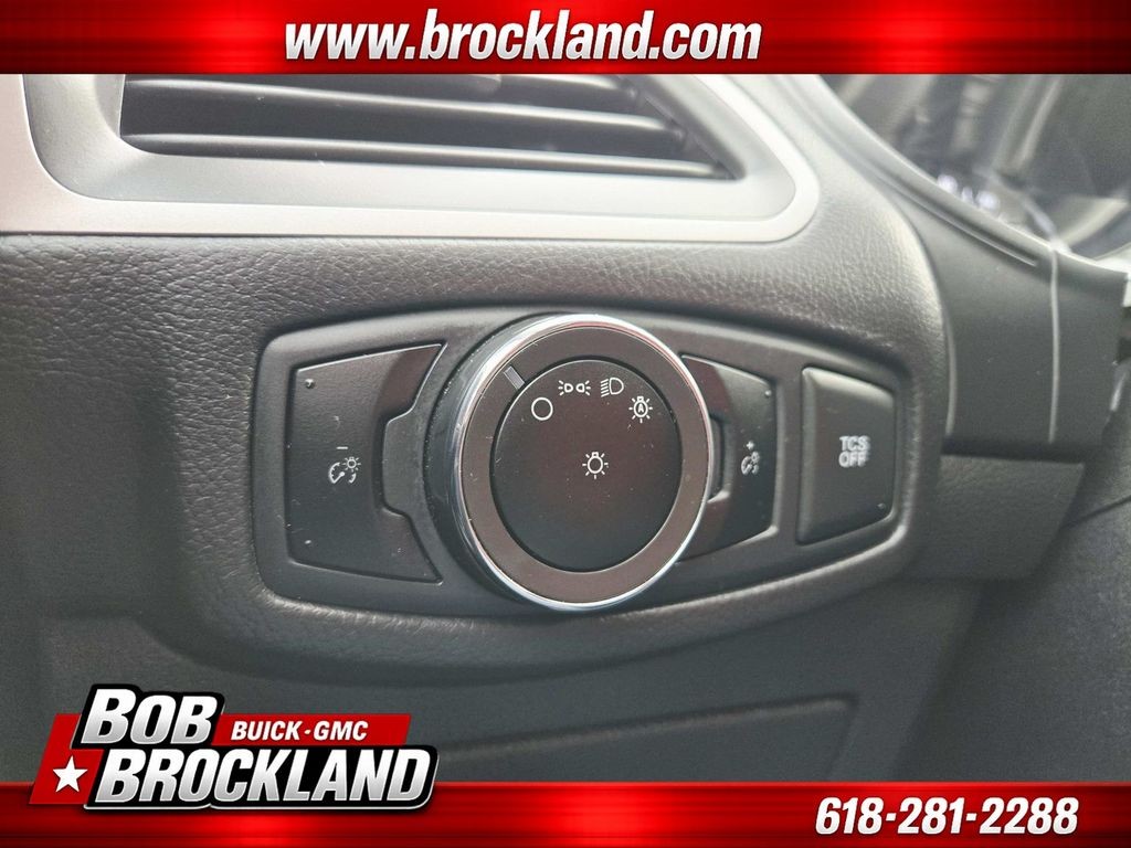 Ford Edge Vehicle Full-screen Gallery Image 32