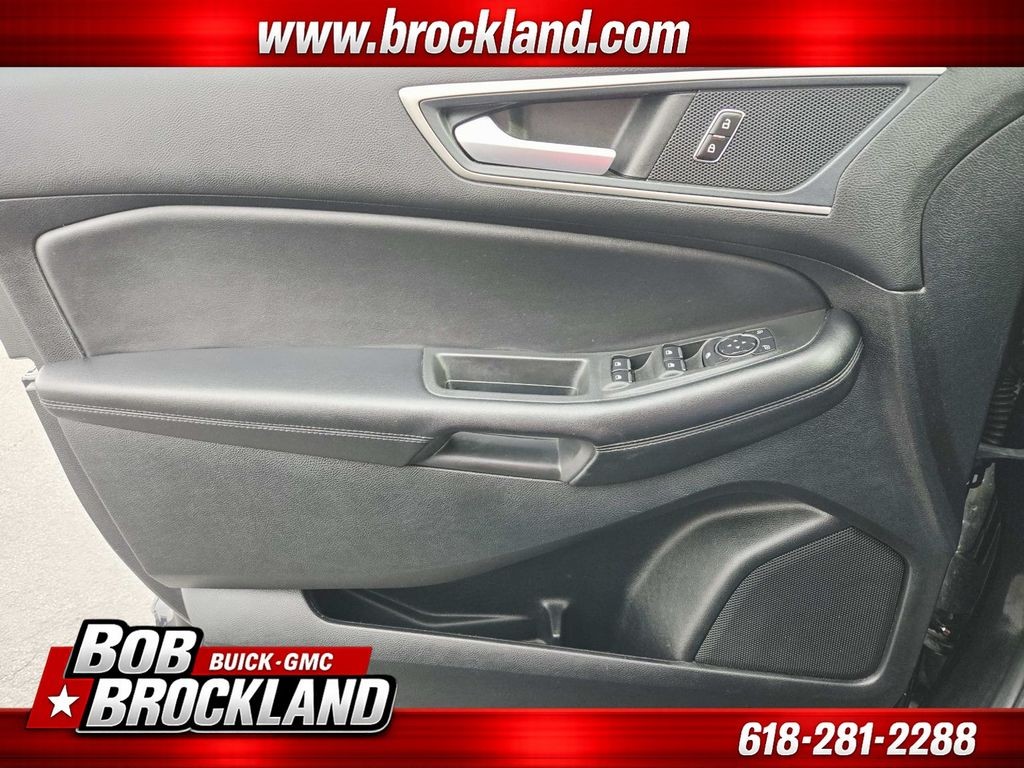 Ford Edge Vehicle Full-screen Gallery Image 33