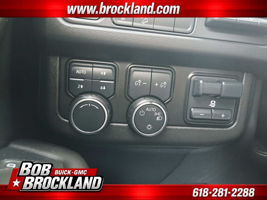 Chevrolet Tahoe Vehicle Full-screen Gallery Image 38
