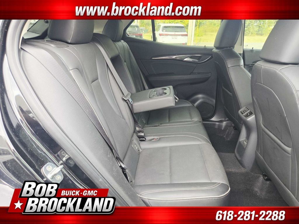 Buick Envision Vehicle Full-screen Gallery Image 17