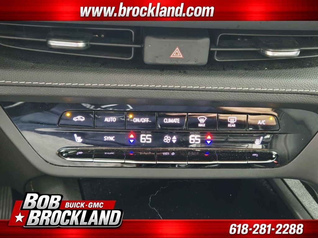 Buick Envision Vehicle Full-screen Gallery Image 28
