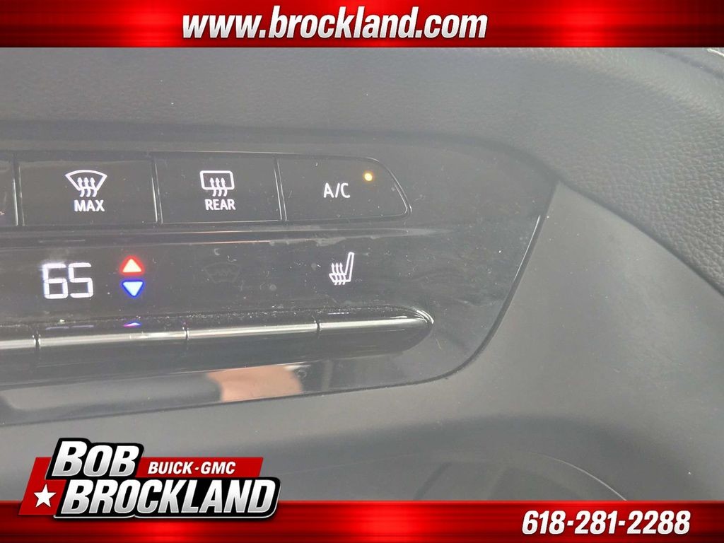 Buick Envision Vehicle Full-screen Gallery Image 29