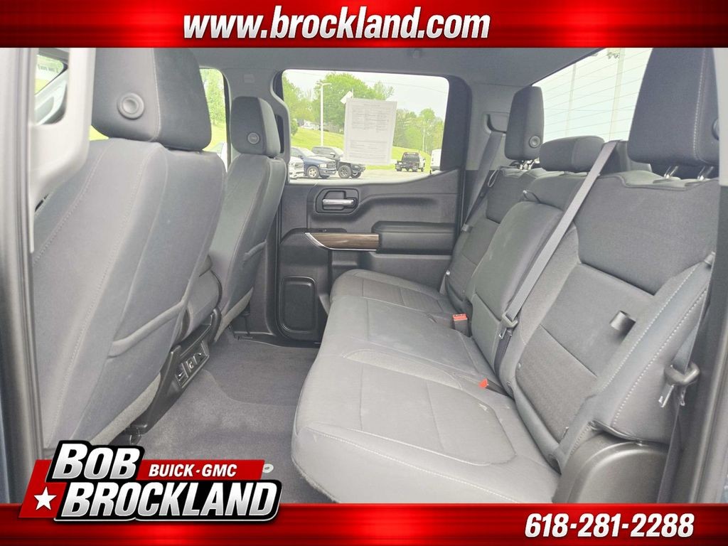 Chevrolet Silverado 1500 Vehicle Full-screen Gallery Image 12