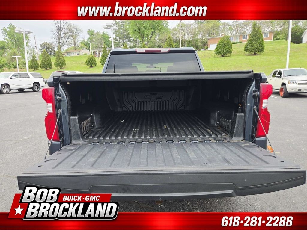 Chevrolet Silverado 1500 Vehicle Full-screen Gallery Image 13