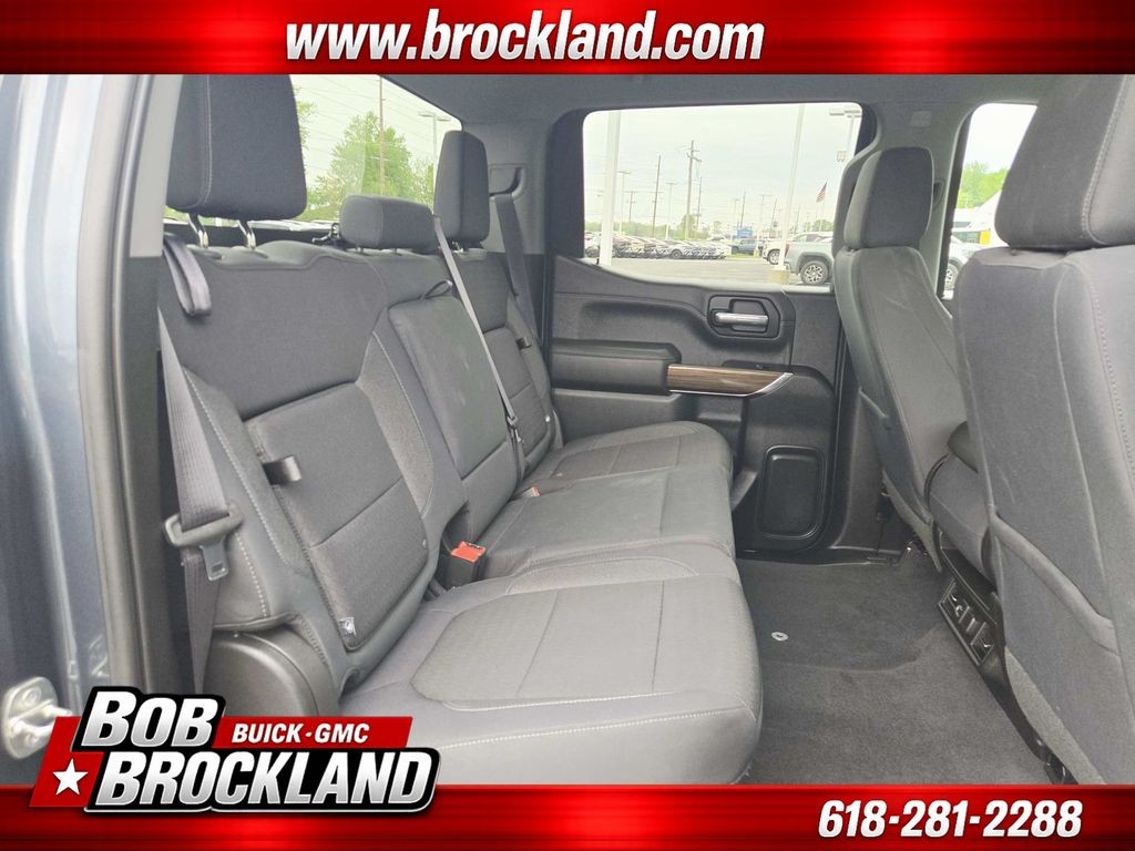 Chevrolet Silverado 1500 Vehicle Full-screen Gallery Image 15