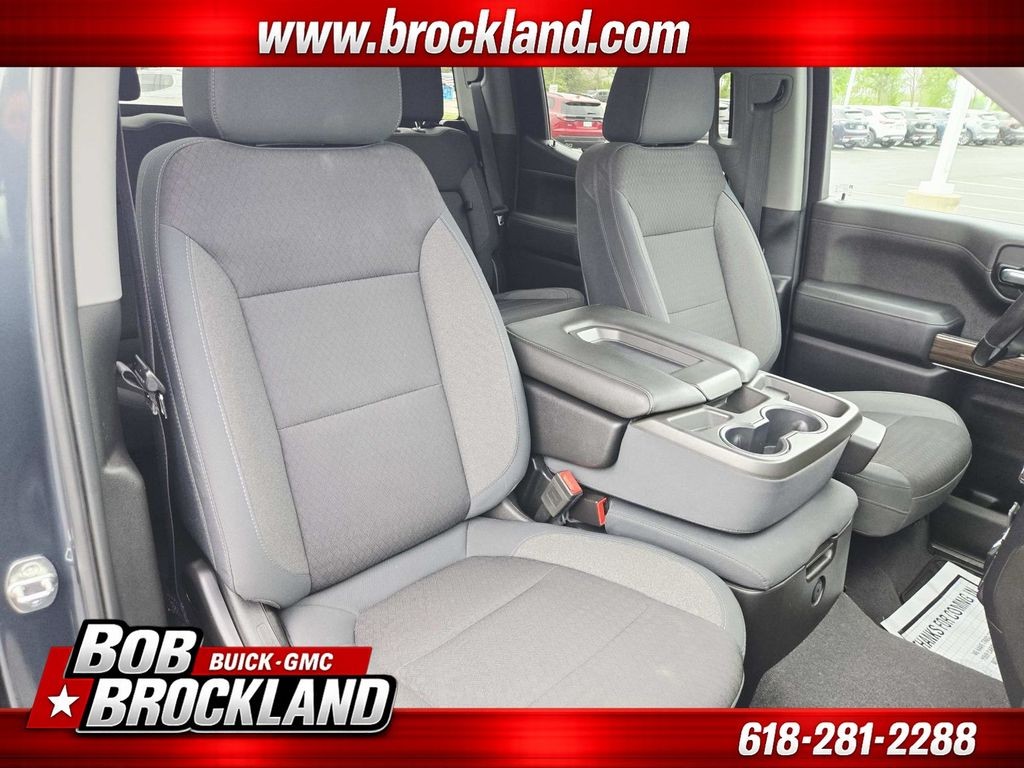 Chevrolet Silverado 1500 Vehicle Full-screen Gallery Image 16