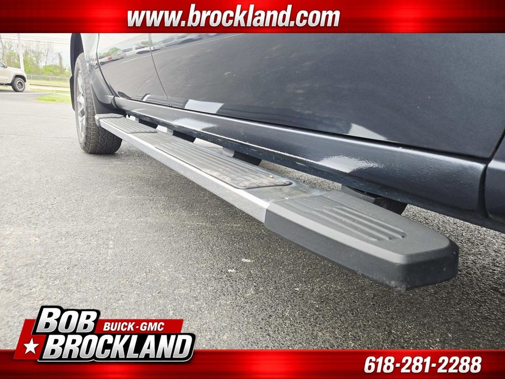 Chevrolet Silverado 1500 Vehicle Full-screen Gallery Image 17