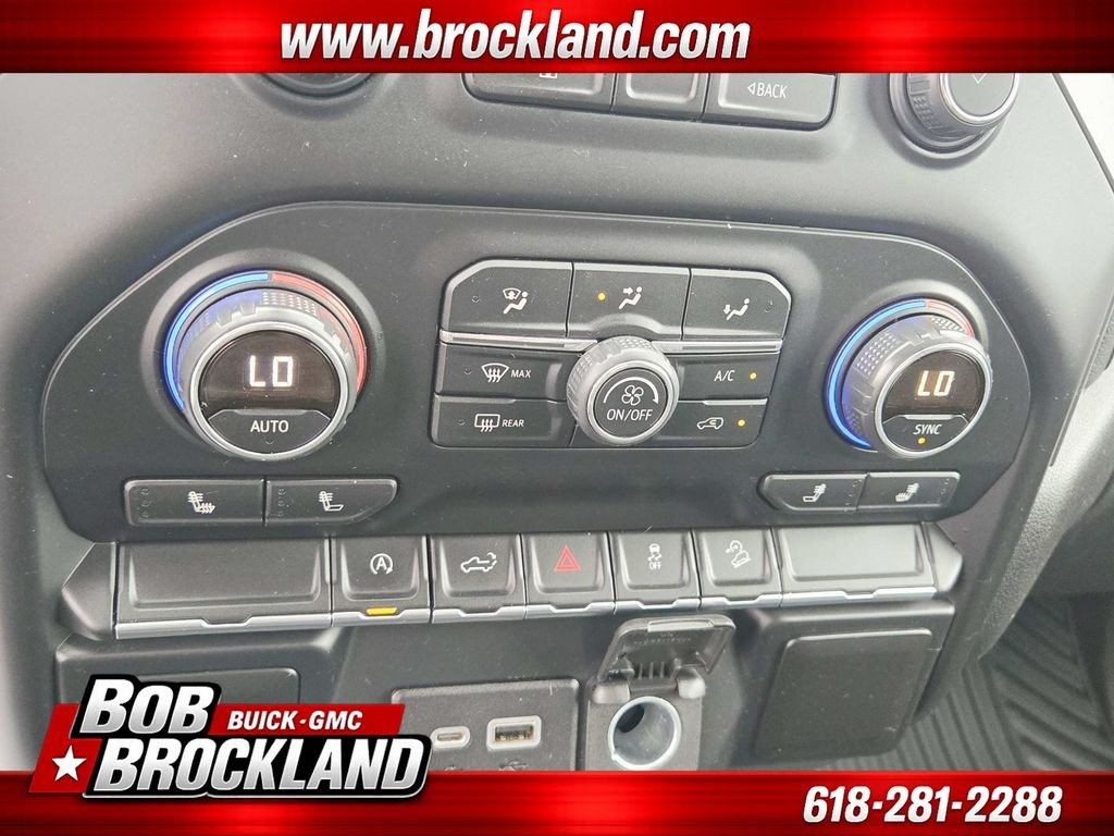 Chevrolet Silverado 1500 Vehicle Full-screen Gallery Image 30
