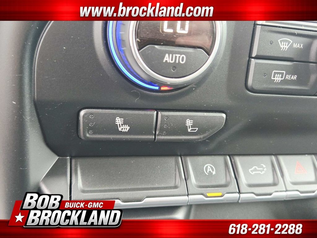 Chevrolet Silverado 1500 Vehicle Full-screen Gallery Image 31