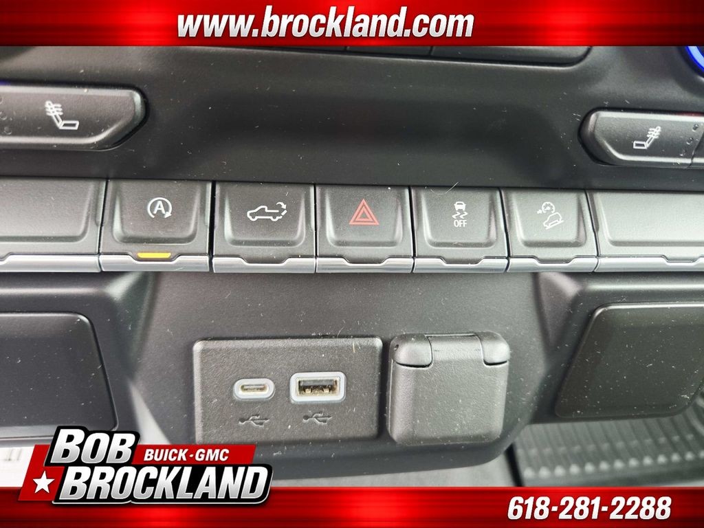 Chevrolet Silverado 1500 Vehicle Full-screen Gallery Image 32