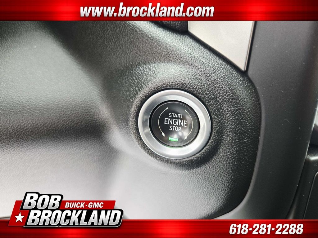 Chevrolet Silverado 1500 Vehicle Full-screen Gallery Image 33