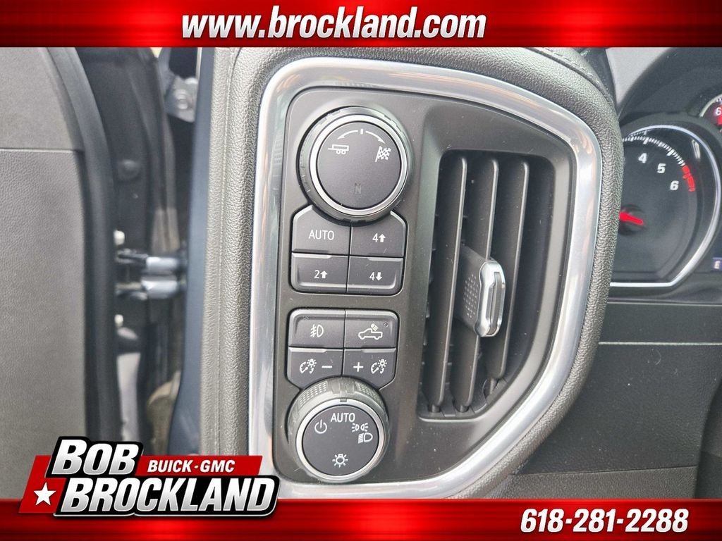Chevrolet Silverado 1500 Vehicle Full-screen Gallery Image 35