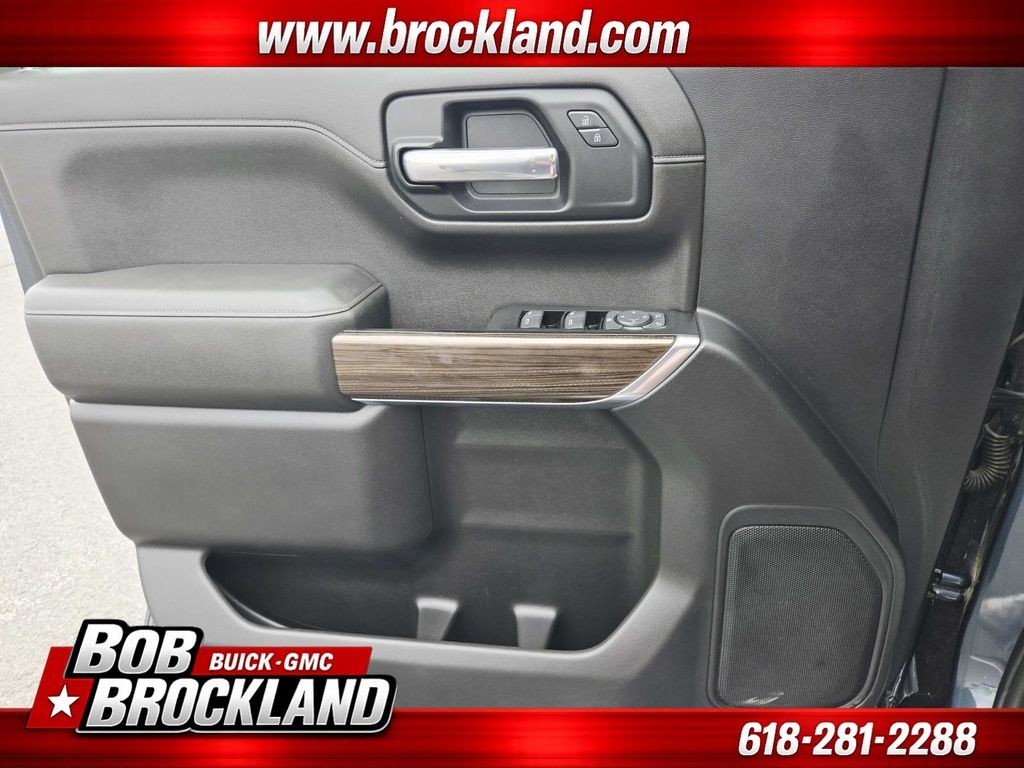Chevrolet Silverado 1500 Vehicle Full-screen Gallery Image 36