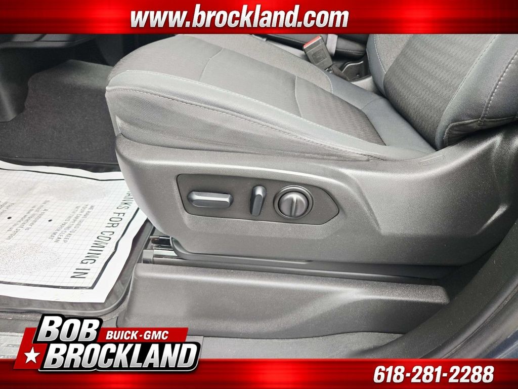 Chevrolet Silverado 1500 Vehicle Full-screen Gallery Image 38
