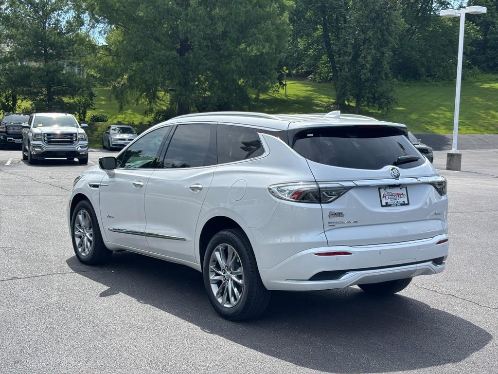 Buick Enclave Vehicle Full-screen Gallery Image 05