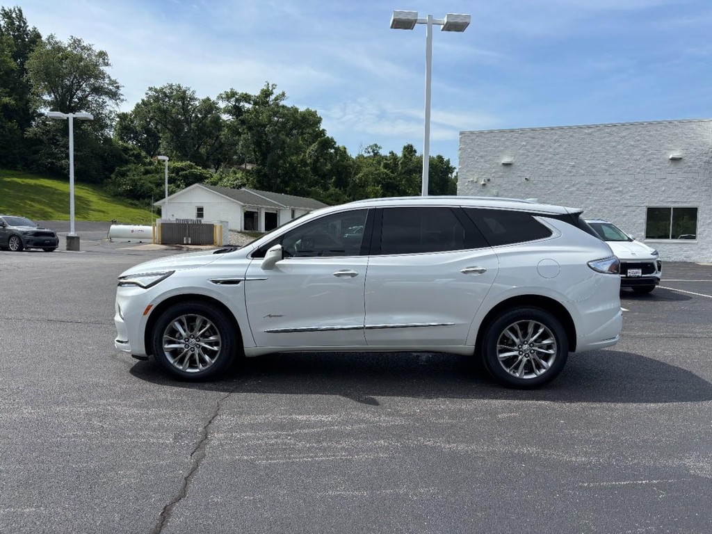 Buick Enclave Vehicle Full-screen Gallery Image 06