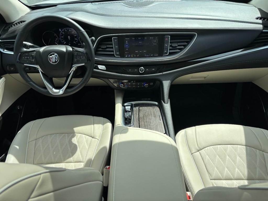 Buick Enclave Vehicle Full-screen Gallery Image 13