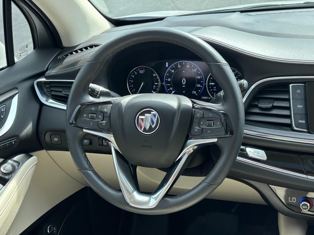 Buick Enclave Vehicle Full-screen Gallery Image 14
